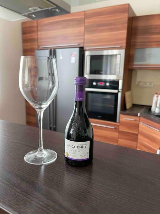 Priestranny 3 Izb. Apartman V Centre S Parkovanim. Banská Bystrica Eksteriør bilde