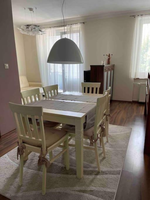 Priestranny 3 Izb. Apartman V Centre S Parkovanim. Banská Bystrica Eksteriør bilde